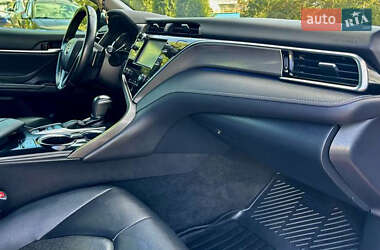 Седан Toyota Camry 2018 в 