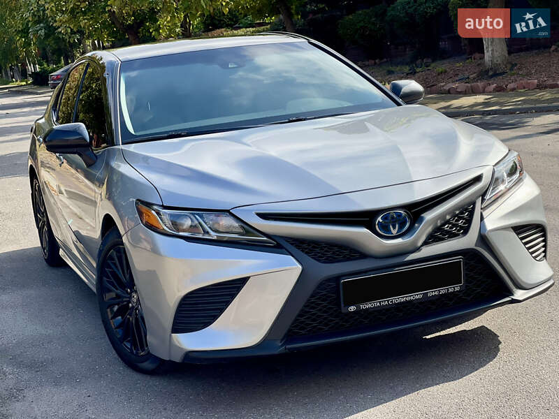 Седан Toyota Camry 2020 в Киеве