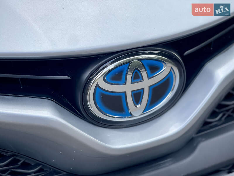 Седан Toyota Camry 2020 в Киеве