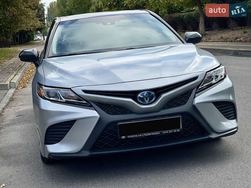 Седан Toyota Camry 2020 в Киеве