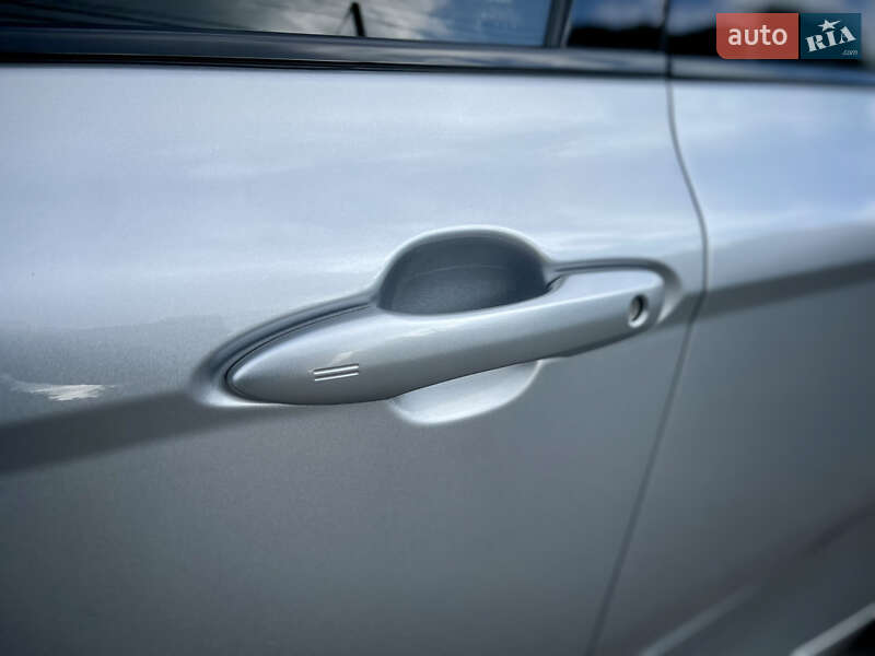 Седан Toyota Camry 2020 в Киеве