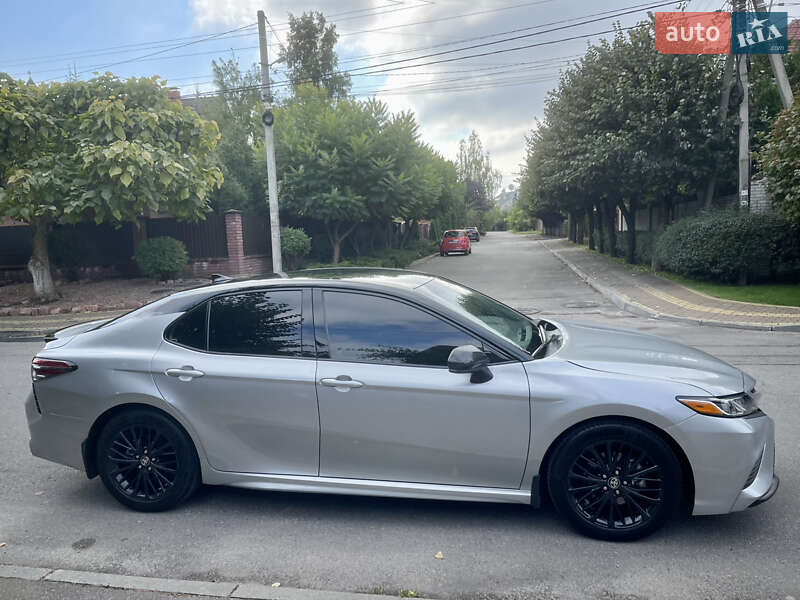 Седан Toyota Camry 2020 в Киеве