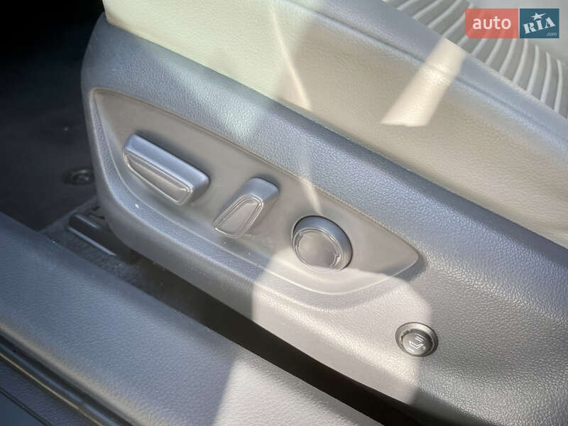 Седан Toyota Camry 2020 в Киеве