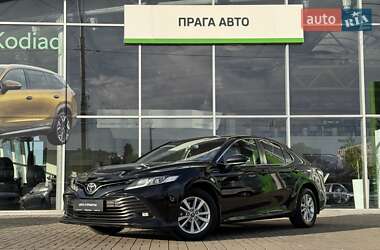 Седан Toyota Camry 2018 в Киеве