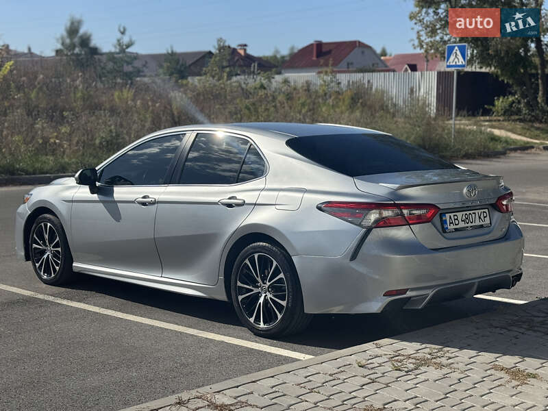 Седан Toyota Camry 2017 в Виннице