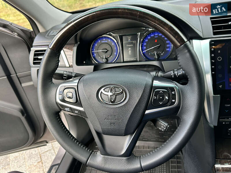 Седан Toyota Camry 2015 в Харькове