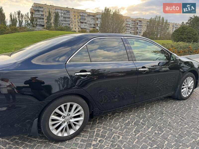 Седан Toyota Camry 2014 в Днепре