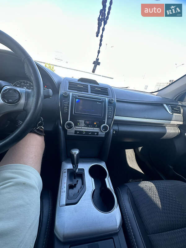 Седан Toyota Camry 2013 в Івано-Франківську