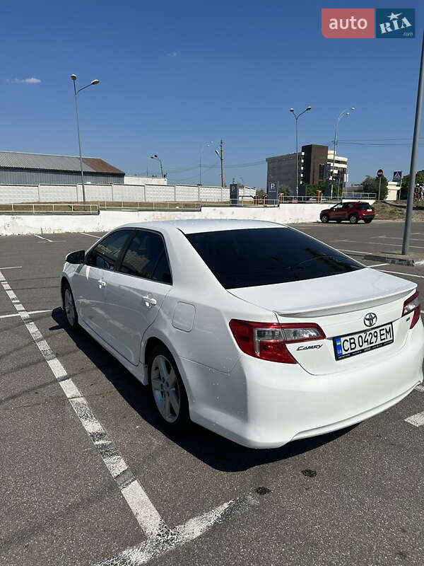 Седан Toyota Camry 2013 в Івано-Франківську