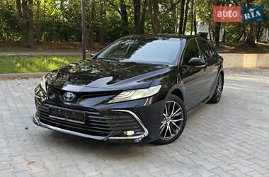 Седан Toyota Camry 2023 в 