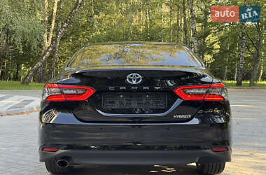Седан Toyota Camry 2023 в 