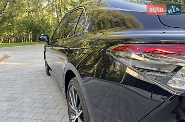 Седан Toyota Camry 2023 в 