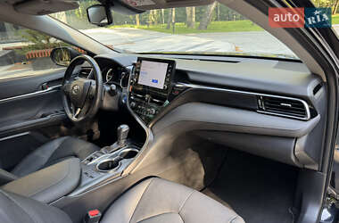 Седан Toyota Camry 2023 в 