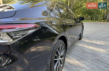 Седан Toyota Camry 2023 в 