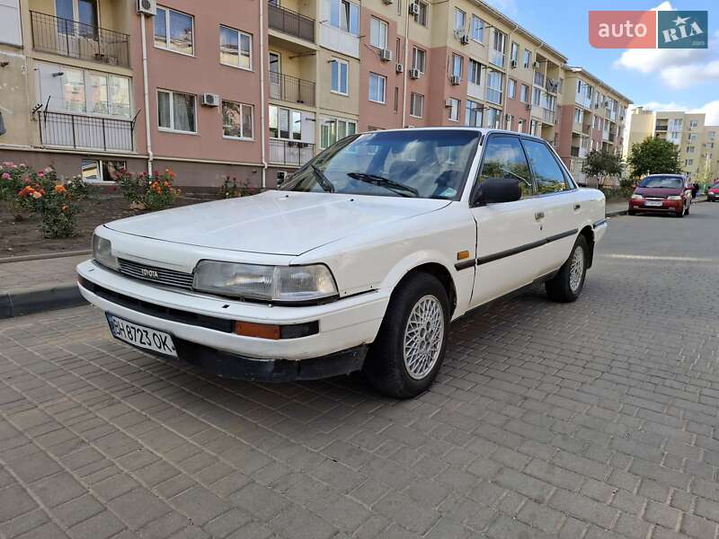 Toyota Camry 1987