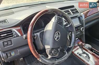 Седан Toyota Camry 2011 в Днепре