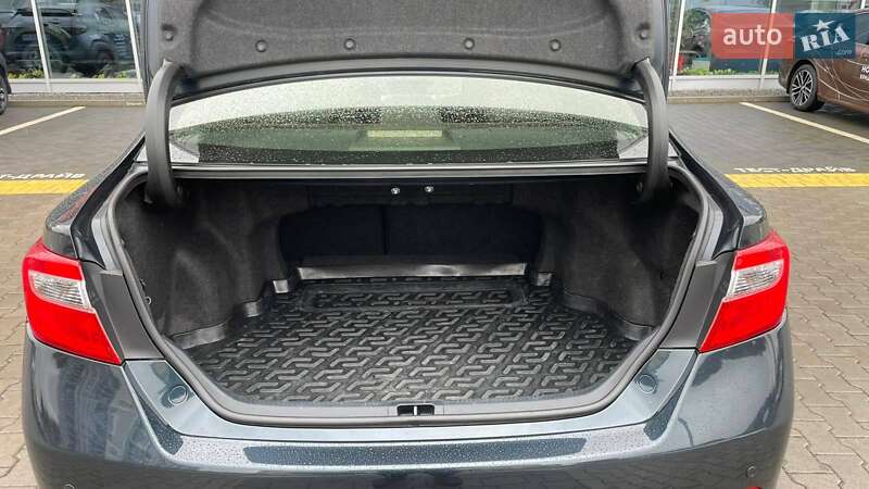 Седан Toyota Camry 2013 в Івано-Франківську
