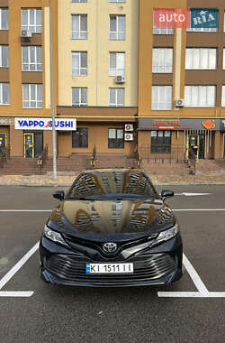 Седан Toyota Camry 2018 в Киеве