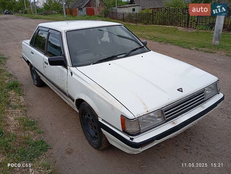 Седан Toyota Camry 1985 в Первомайске