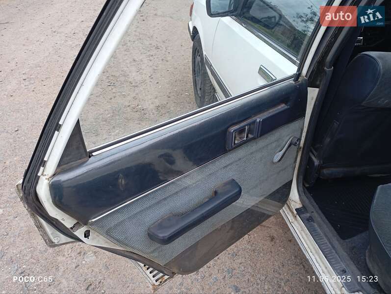 Седан Toyota Camry 1985 в Первомайске