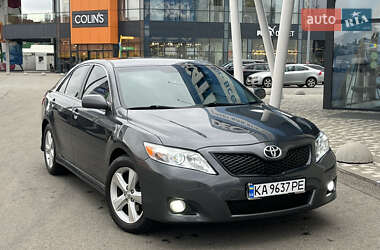 Седан Toyota Camry 2009 в Киеве
