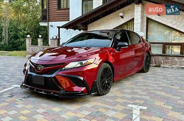 Седан Toyota Camry 2018 в Киеве