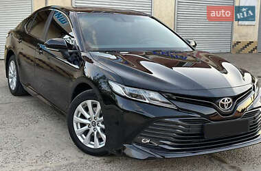 Седан Toyota Camry 2019 в Києві