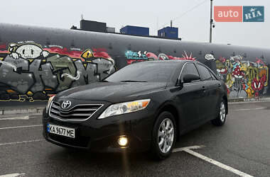 Седан Toyota Camry 2011 в Киеве