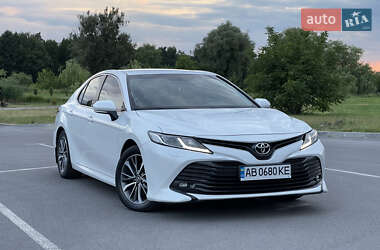 Седан Toyota Camry 2017 в Виннице