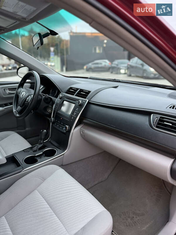 Седан Toyota Camry 2017 в Львові