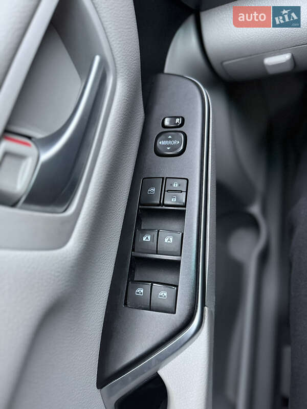 Седан Toyota Camry 2017 в Львові