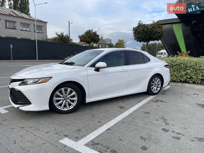 Седан Toyota Camry 2018 в Києві