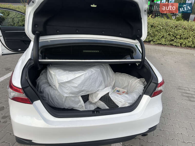 Седан Toyota Camry 2018 в Києві