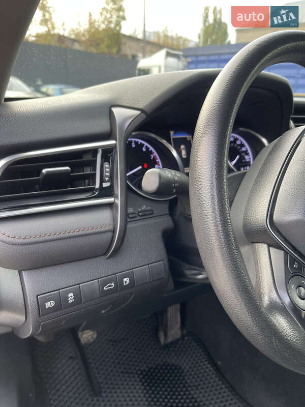 Седан Toyota Camry 2018 в Києві