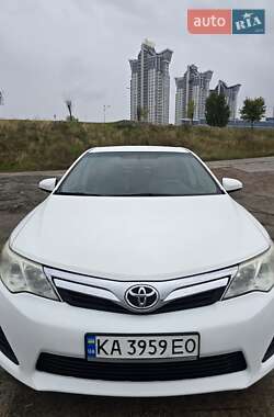 Седан Toyota Camry 2014 в Киеве