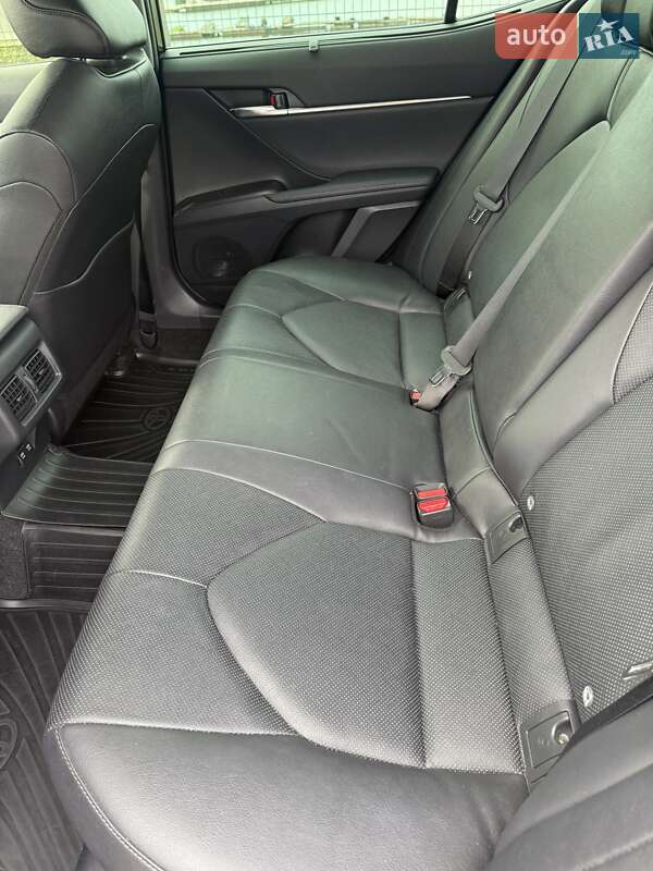 Седан Toyota Camry 2021 в Кременчуге