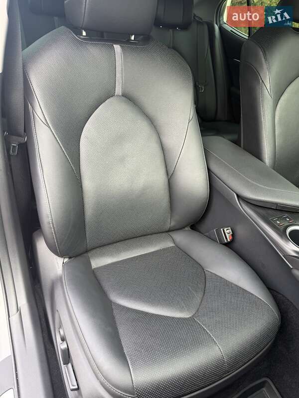 Седан Toyota Camry 2021 в Кременчуге