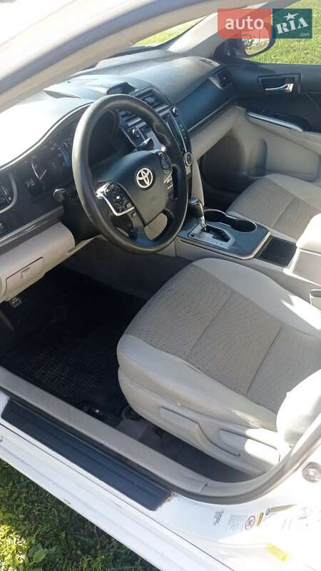 Седан Toyota Camry 2014 в Тернополі