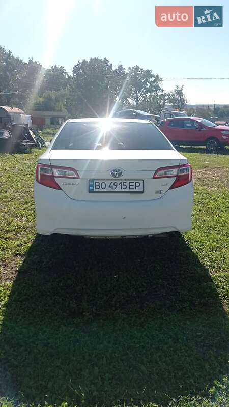 Седан Toyota Camry 2014 в Тернополі