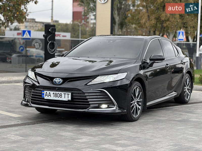 Седан Toyota Camry 2021 в Днепре