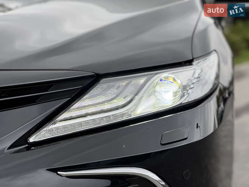 Седан Toyota Camry 2021 в Днепре