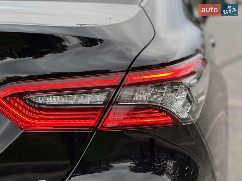 Седан Toyota Camry 2021 в Днепре
