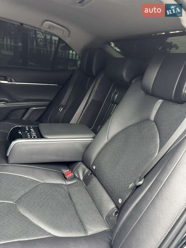 Седан Toyota Camry 2021 в Днепре