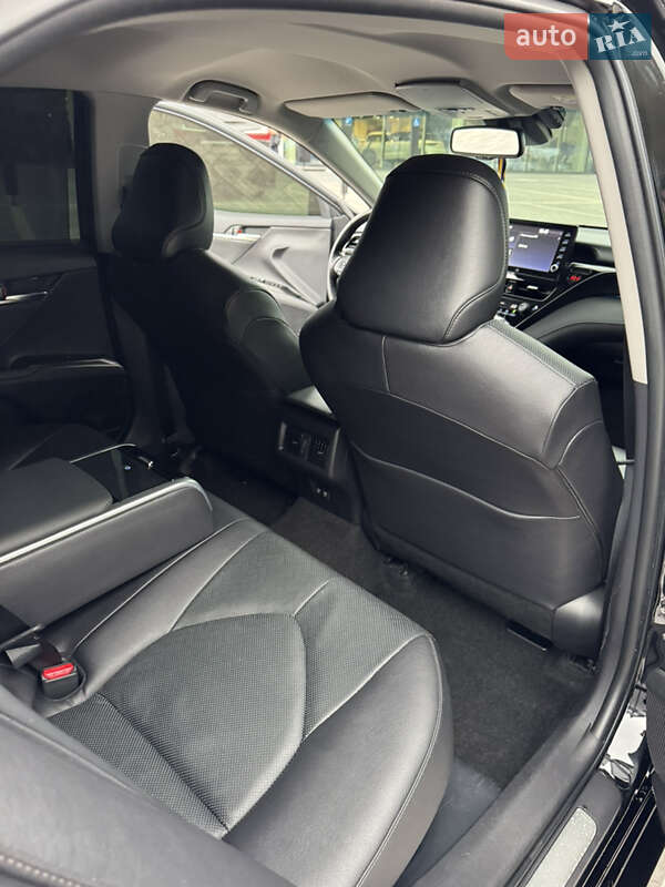 Седан Toyota Camry 2021 в Днепре