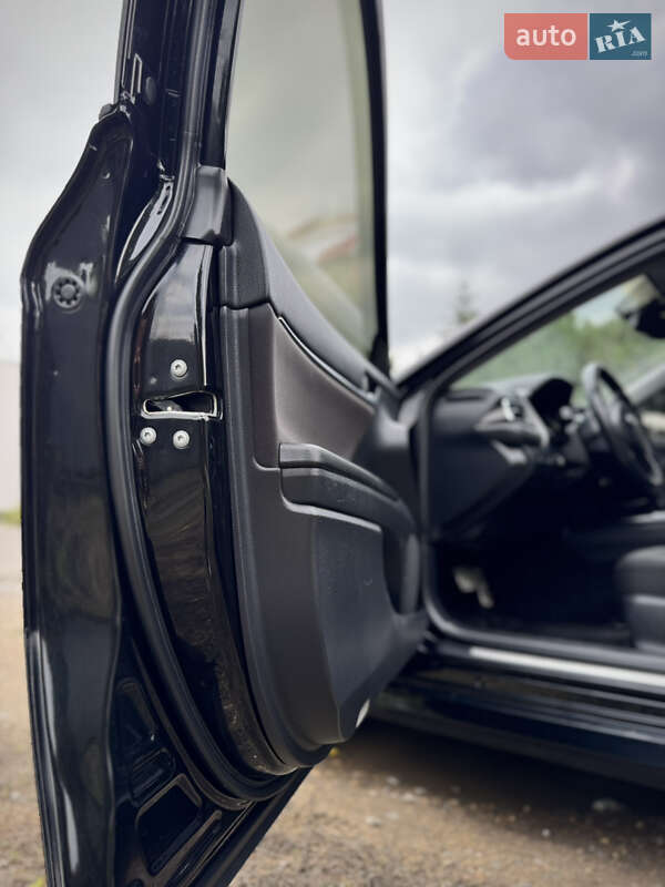 Седан Toyota Camry 2018 в Києві