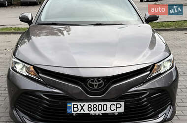 Седан Toyota Camry 2017 в Хмельницком