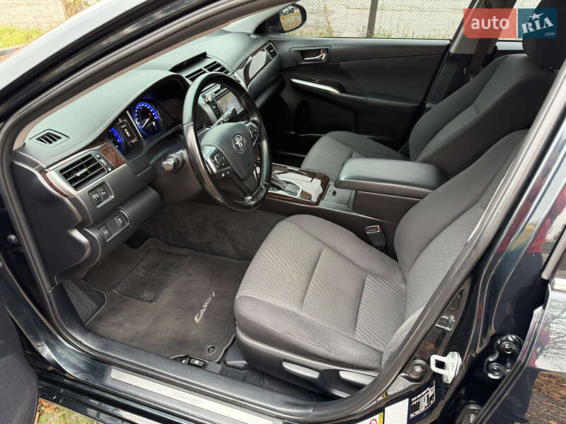 Седан Toyota Camry 2016 в Харкові