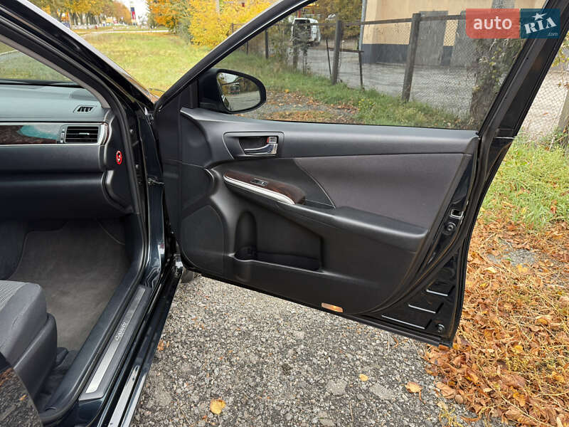 Седан Toyota Camry 2016 в Харкові