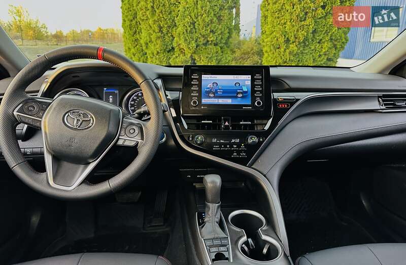 Седан Toyota Camry 2022 в Полтаве