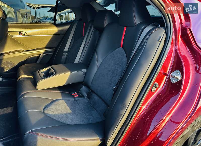 Седан Toyota Camry 2022 в Полтаве